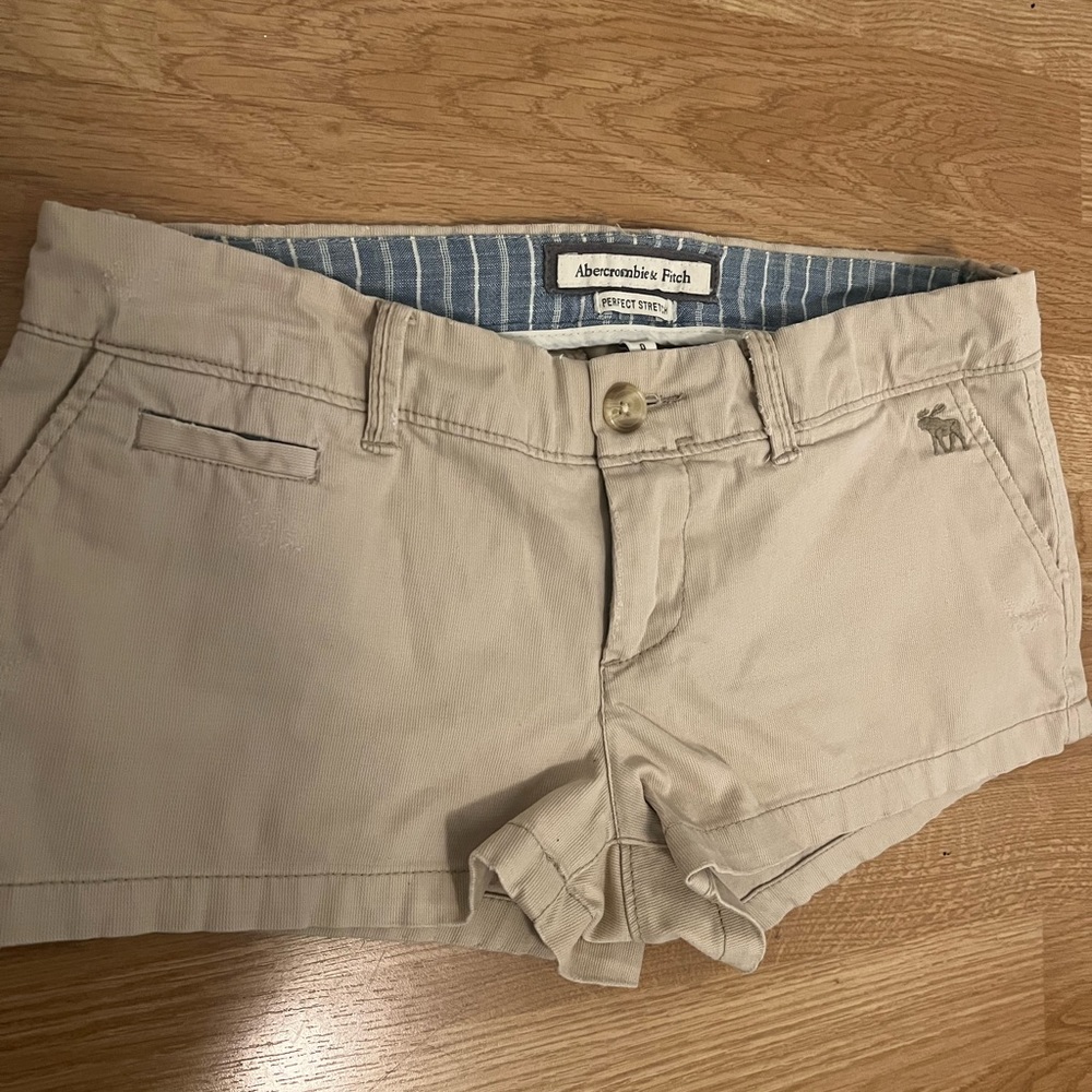 Abercrombie stretch tan shorts